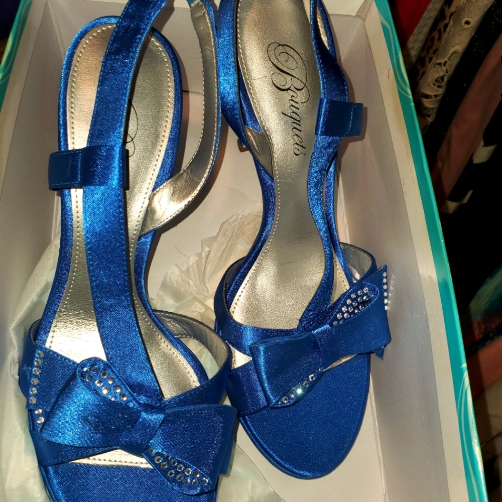 BOUQUETS 💐 royal blue satin heels